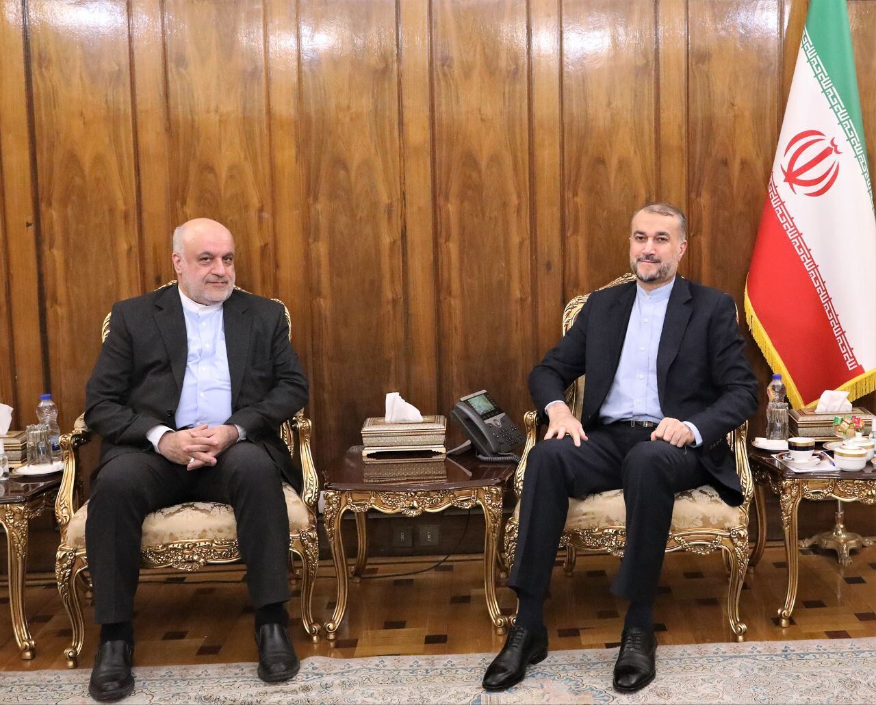 وزير الخارجية يدعو لتوسيع العلاقات بين ايران ولبنان