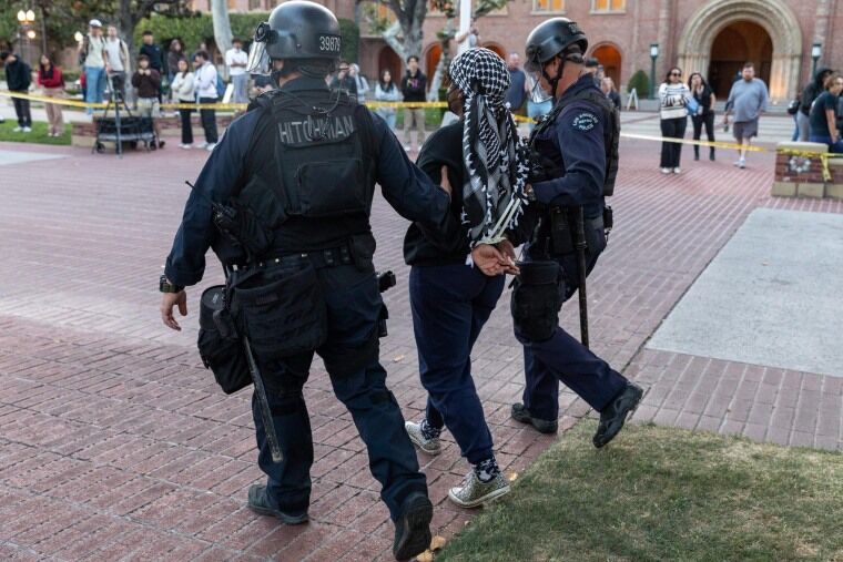 اعتقال اكثر من 2000 شخص في احتجاجات مؤيدة لفلسطين بالجامعات الأمريكية
