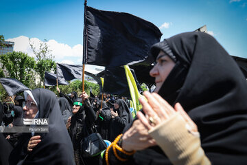 La reunión del pueblo de Teherán con motivo del aniversario del martirio del Imam Sadeq (P)