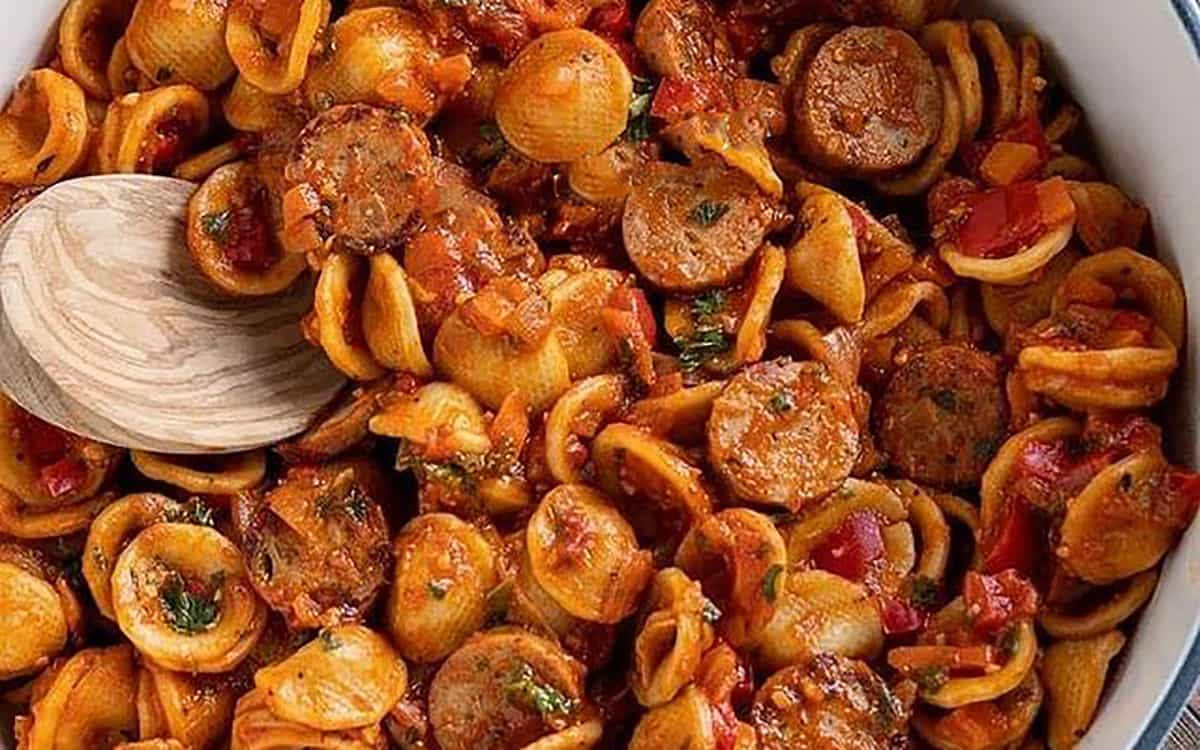 طرز تهیه پاستا سوسیس؛ خوشمزه و متفاوت