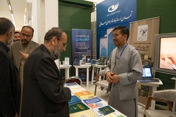 بازدید معاون سفارت ایران از  نمایشگاه قرآن