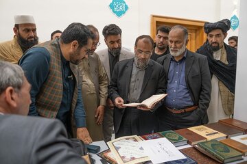 بازدید معاون سفارت ایران از  نمایشگاه قرآن