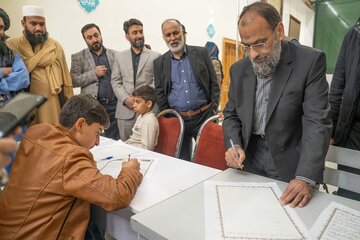بازدید معاون سفارت ایران از  نمایشگاه قرآن