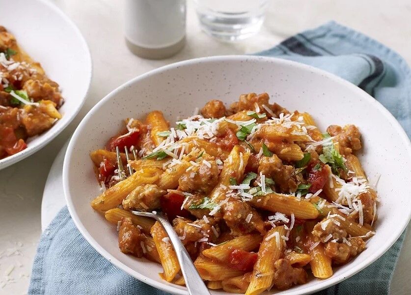 طرز تهیه پاستا سوسیس؛ خوشمزه و متفاوت
