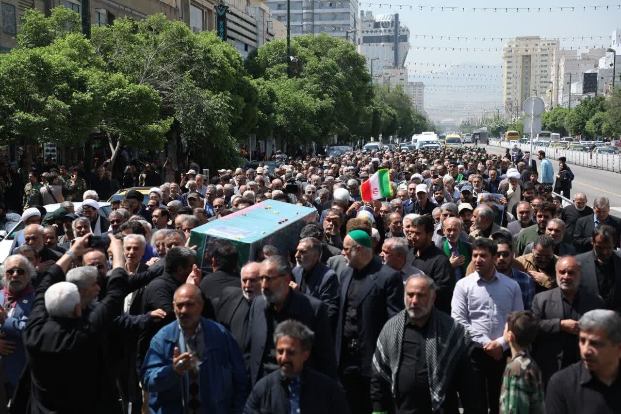 پیکر سردار "ایافت" از یادگاران دوران دفاع مقدس در مشهد تشییع شد
