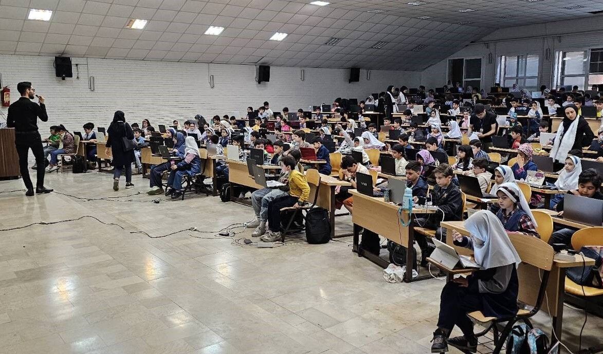 رقابت علمی کیدکد شریف با حضور  ۲۱۵۰ دانش آموز در دانشگاه صنعتی شریف