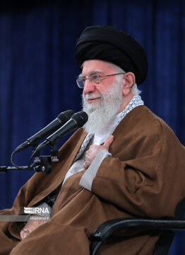 El Líder de la Revolución recibe a las autoridades iraníes responsables del Hach