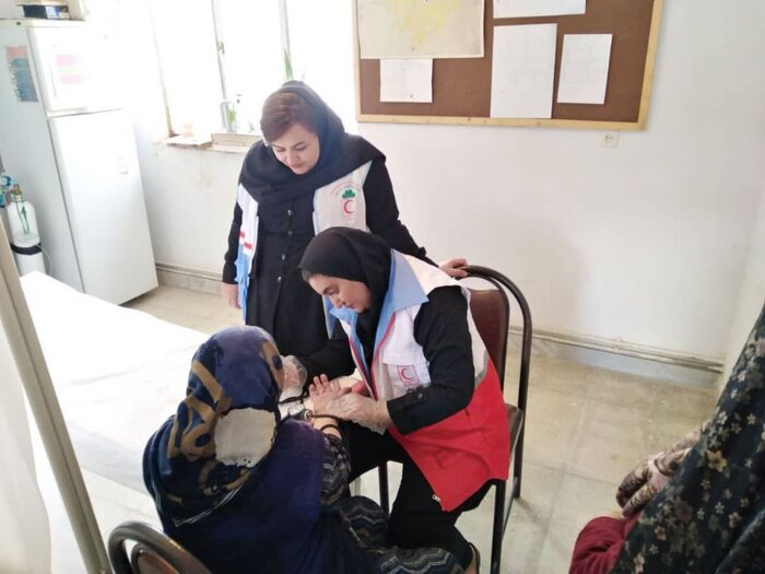 هلال احمر کردستان خدمات پزشکی رایگان در مناطق محروم قروه انجام داد
