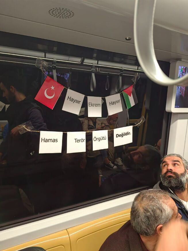 İstanbul halkı, Hamas'ı terörist olarak nitelendiren İstanbul Belediye Başkanı'nı protesto etti