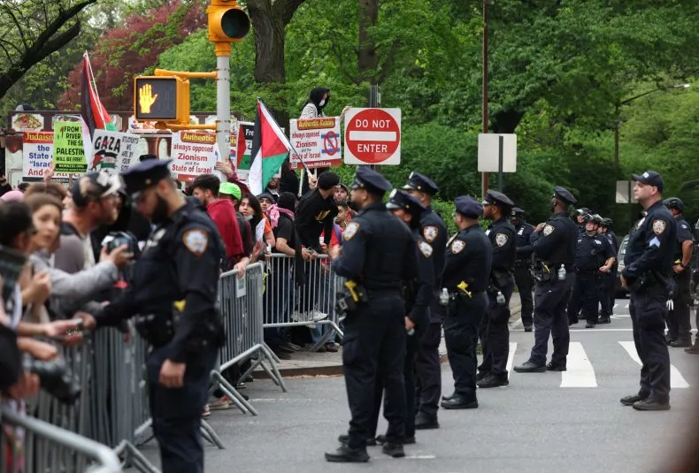 دانشگاه ام‌ای‌تی صحنه رویارویی پلیس و دانشجویان؛ فریاد حامیان فلسطین در آیین مُد نیویورک