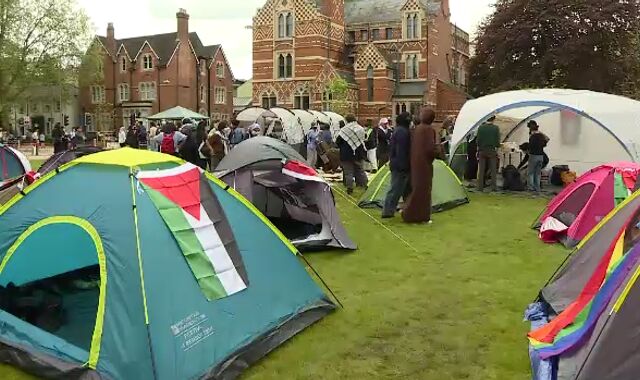 Oxford ve Cambridge üniversitelerinin öğrencileri Filistin'e  destek hareketine katıldı