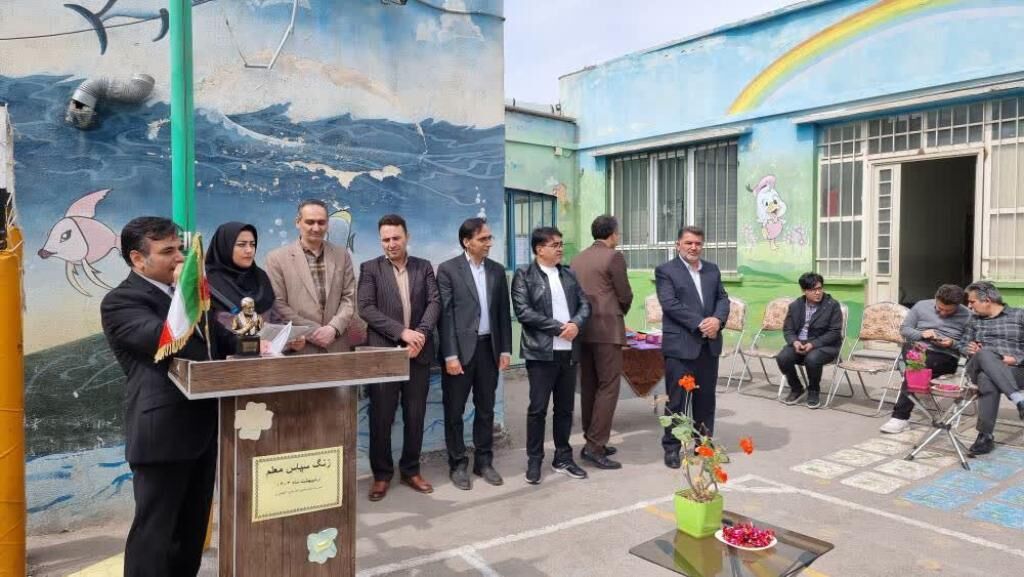 معلمان مشارکت کننده با طرح ملی کانون مدرسه در اردبیل تجلیل شدند