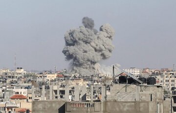 Poursuite des attaques sionistes contre Rafah et mort en martyr d'au moins huit personnes