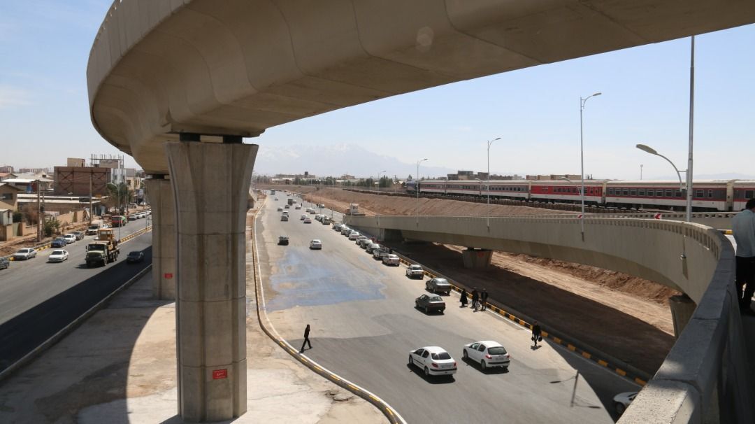 انسداد پل شهید بادپا در کرمان به علت سرقت بود