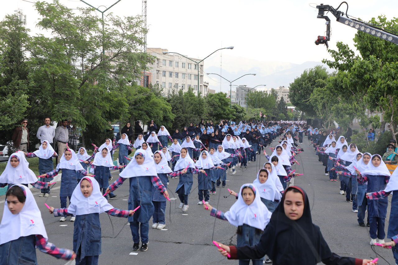 بزرگترین جشنواره طناب زنی با حضور ۱۴۰۳ دختر در تهران برگزار شد