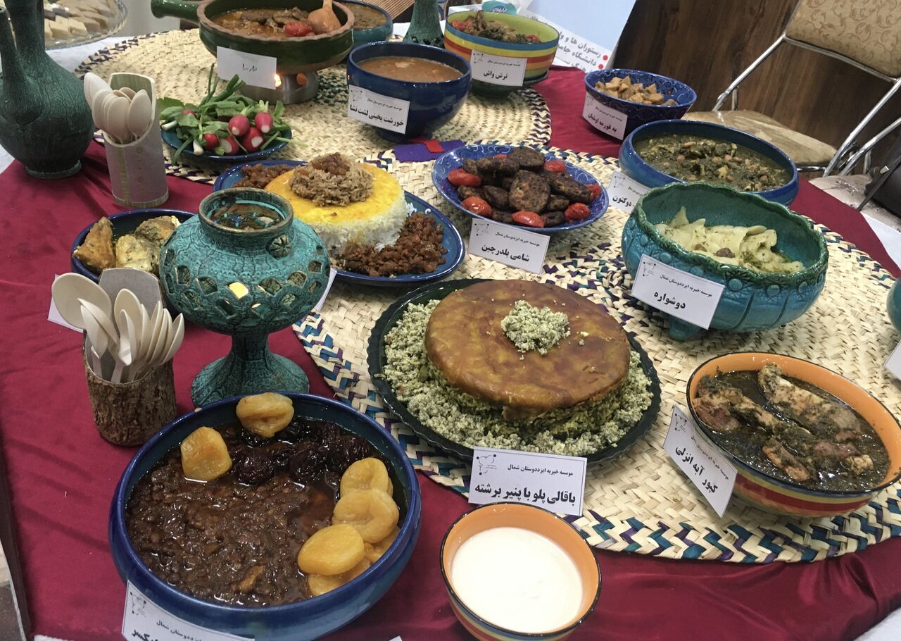 عطر و رنگ غذاهای محلی گیلان در دومین روز جشنواره بهارنارنج