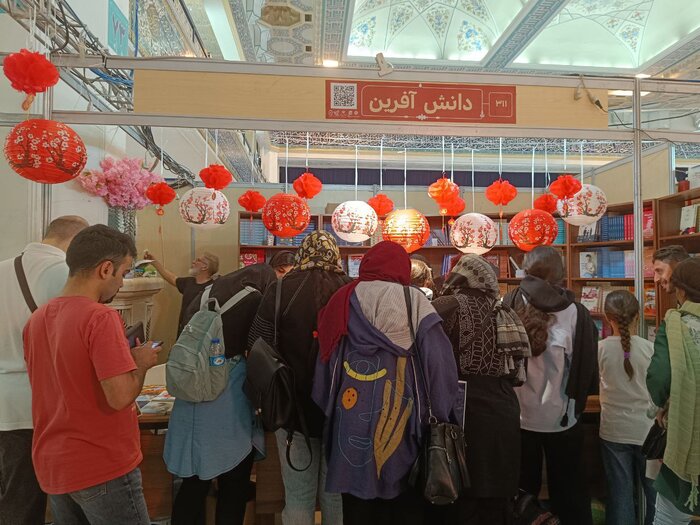 یمنی‌هایی که با خنجر به نمایشگاه کتاب آمدند/ غرفه فال به نام شهید آبشناسان