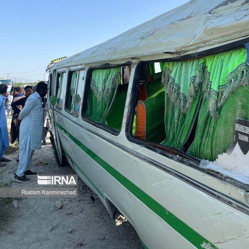 ۱۷ مجروح در حادثه واژگونی مینی بوس در مسیر کنارک - زرآباد ؛ حال عمومی مصدومان مساعد است