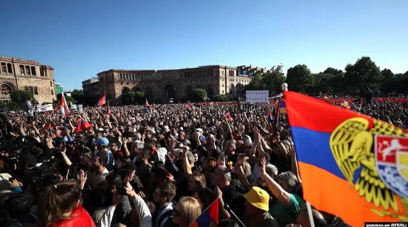 معترضان در ارمنستان خواستار استعفای نخست وزیر شدند