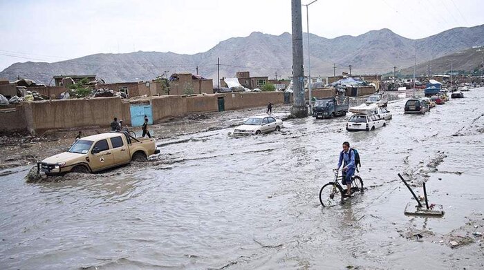 در اثر سیلاب‌ها ۷۶ تن کشته و زخمی و بیش از ۳۰۰ خانه‌ مسکونی تخریب شد