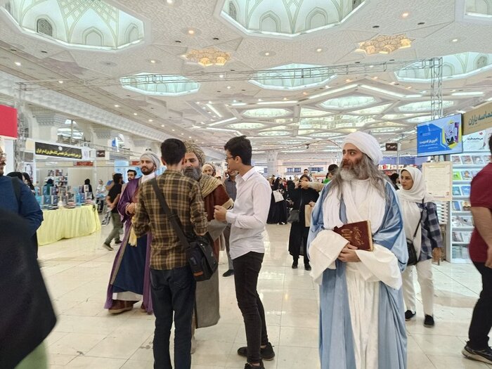 مشاهیر در نمایشگاه کتاب؛ بازار سلفیها داغ شد 3