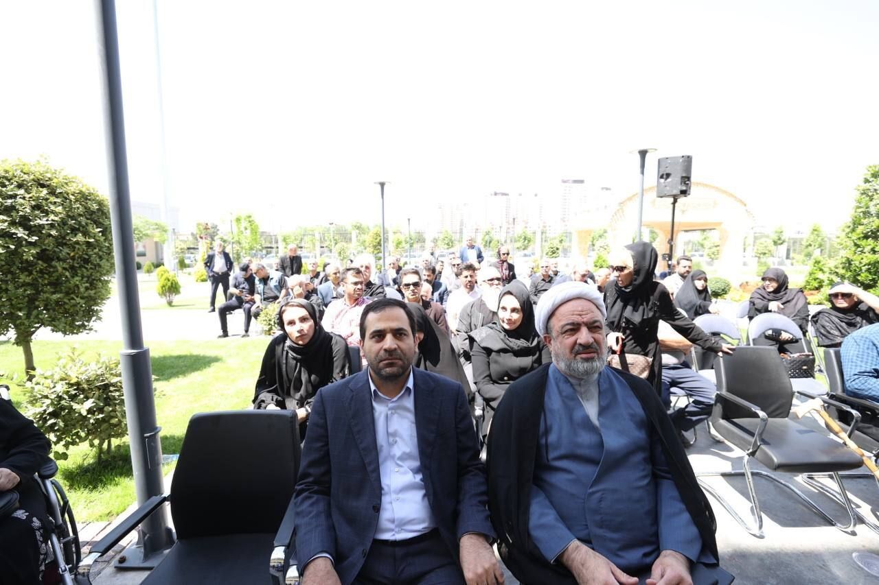 فیروزی: محبوبیت مرحوم میرواحدی ناشی از تقوای او بود