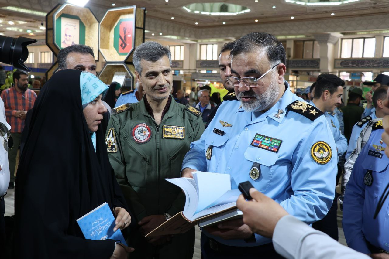 سرتیپ واحدی: نیروی هوایی ارتش با ۸۰۰ عنوان کتاب در نمایشگاه حضور دارد