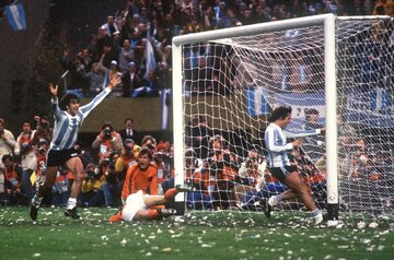 اولین قهرمانی آرژانتین در جامی که مارادونا خط خورد!