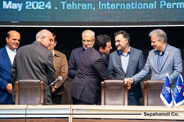 امضاء تفاهم نامه همکاری بین شرکت نفت سپاهان و معاونت علمی و فناوری ریاست جمهوری 3