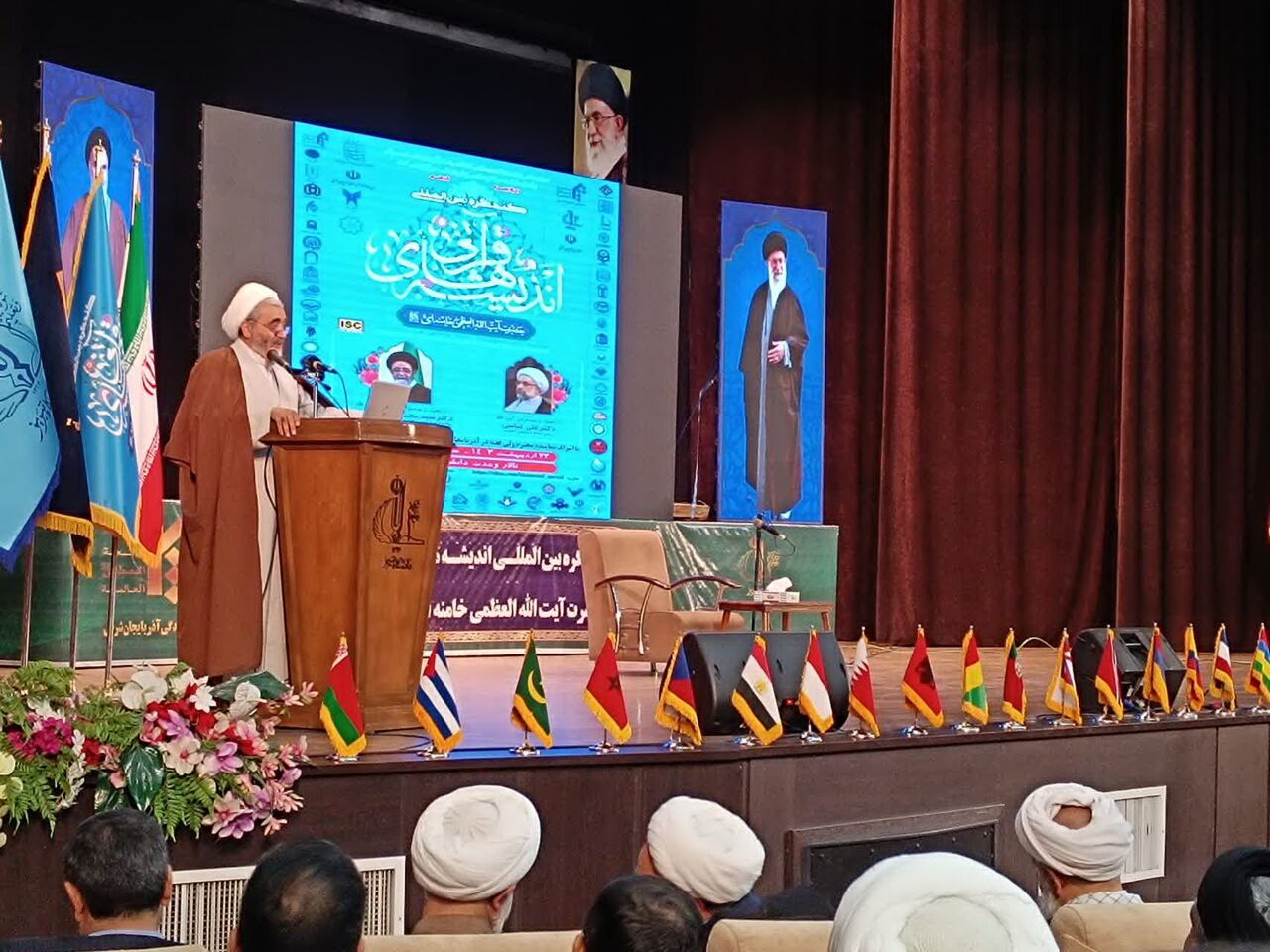 شخصیت مقام معظم رهبری از سه حوزه علمیه بزرگ جهان شکل گرفته است شخصیت مقام معظم رهبری از سه حوزه علمیه بزرگ جهان شکل گرفته است