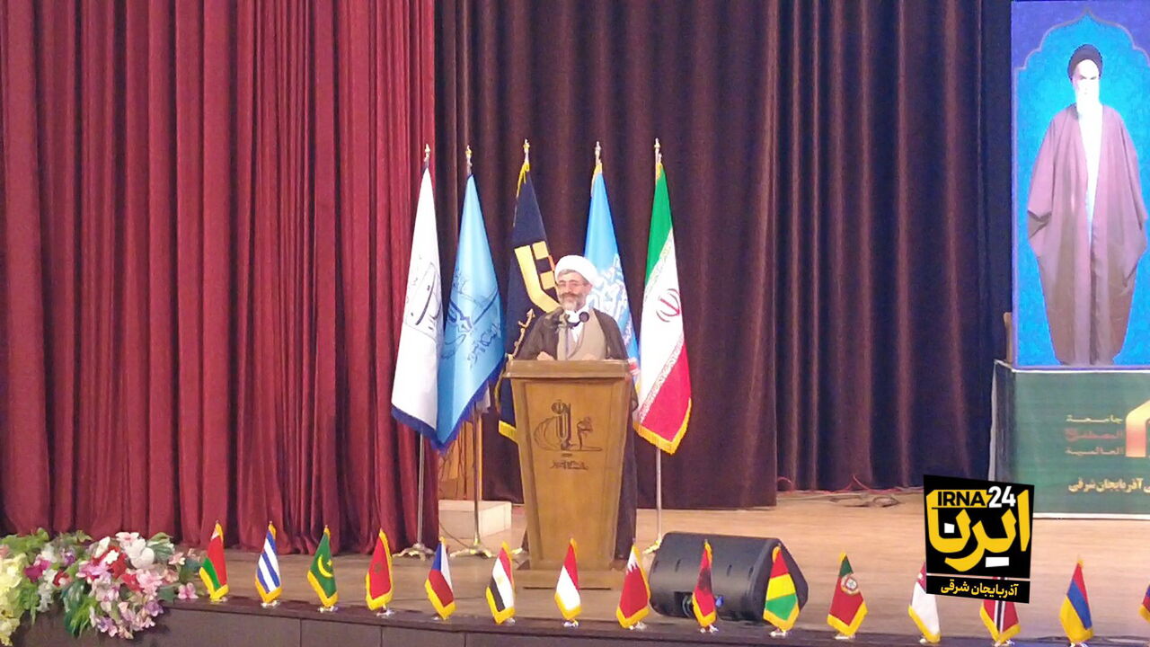 رهبر معظم انقلاب نظرات بدیع و نوآورانهای در زمینه تفسیر قرآن کریم دارند رهبر معظم انقلاب نظرات بدیع و نوآورانهای در زمینه تفسیر قرآن کریم دارند