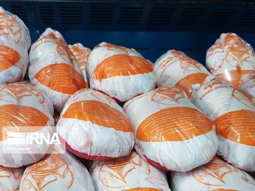 افزون بر هزار کیلوگرم گوشت مرغ خارج از شبکه در اسفراین کشف شد 