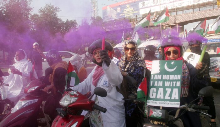 راهپیمایی کاروان آمبولانس‌ها و کادر درمانی پاکستان برای همبستگی با غزه