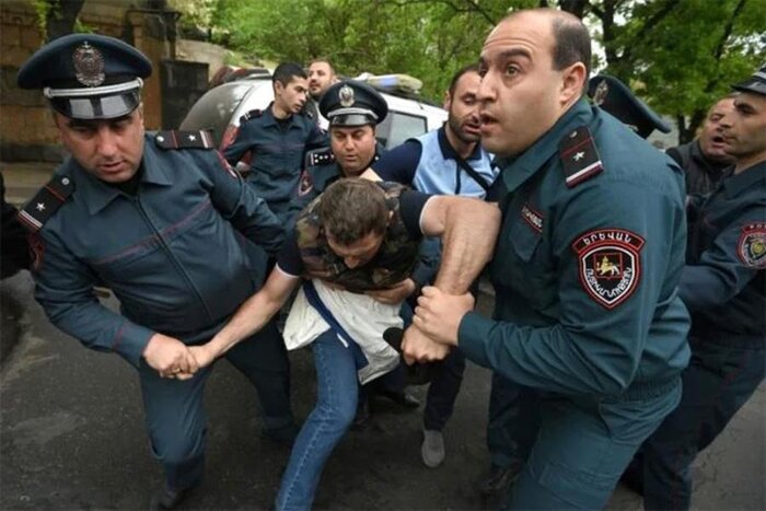 پلیس ارمنستان ۸۸ نفر را در جریان اعتراضات ضد دولتی بازداشت کرد