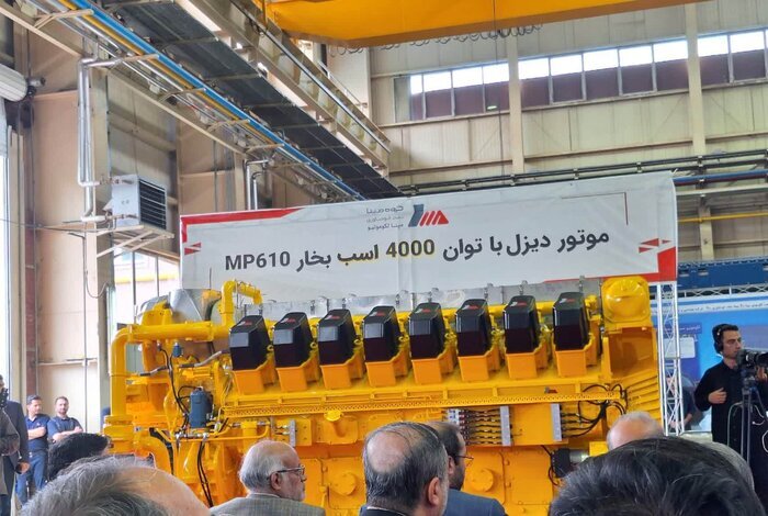 ازاحة الستار عن محرك قاطرة الديزل ايراني الصنع