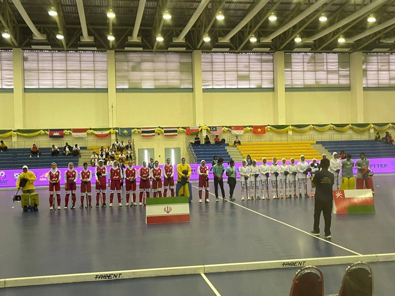 منتخب سيدات إيران لهوكي الصالات يفوز على المنتخب العُماني في بطولة اسيا منتخب سيدات إيران لهوكي الصالات يفوز على المنتخب العُماني في بطولة اسيا