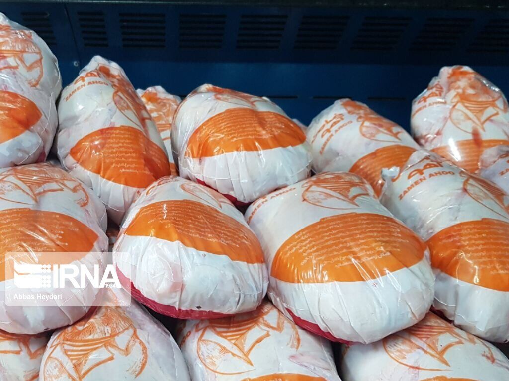 افزون بر هزار کیلوگرم گوشت مرغ خارج از شبکه در اسفراین کشف شد 