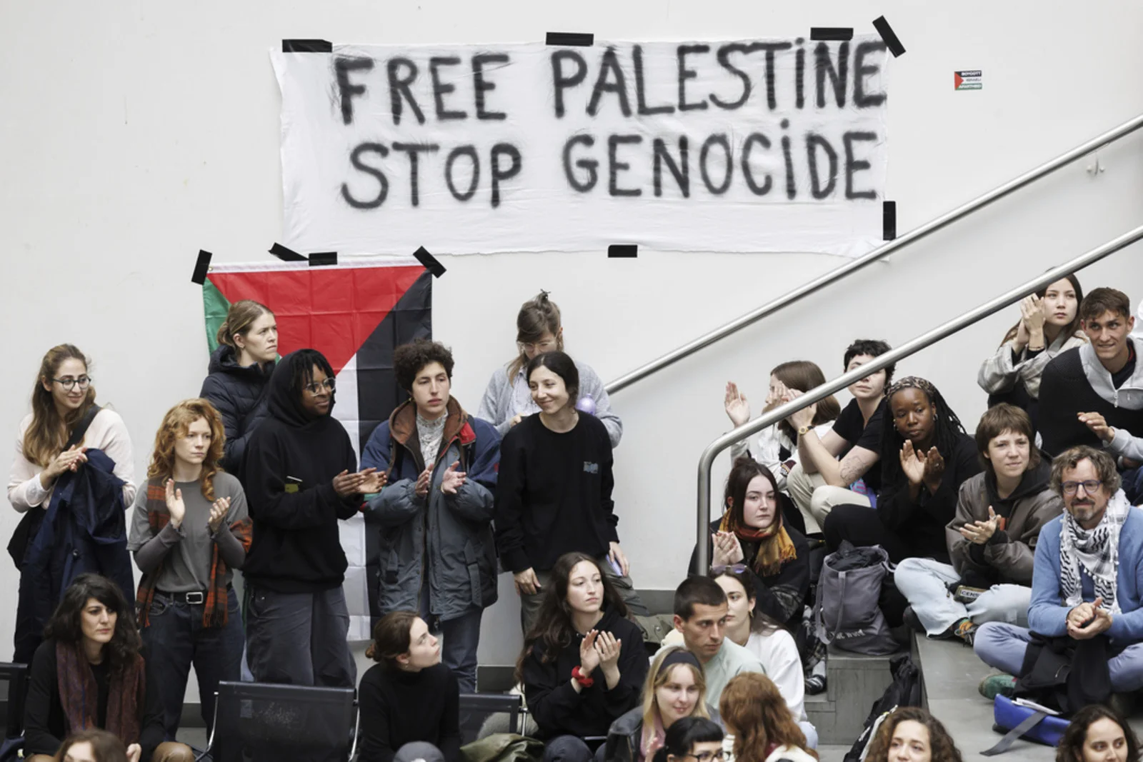 ورود پلیس برای متفرق کردن دانشجویان حامی فلسطین در دانشگاه ژنو