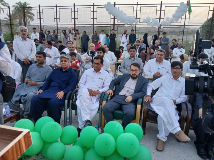 زمین چمن مصنوعی گل بزرگ در راسک سیستان و بلوچستان افتتاح شد