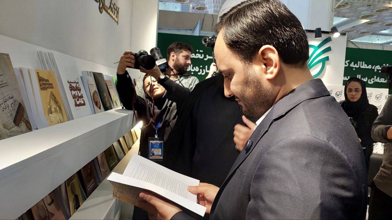 سخنگوی دولت از نمایشگاه بینالمللی کتاب تهران بازدید کرد