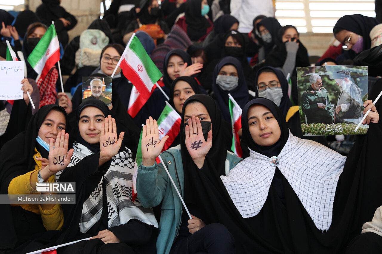 حفلة "بنات المقاومة" تقام في مدينة مشهد المقدسة حفلة "بنات المقاومة" تقام في مدينة مشهد المقدسة
