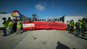 صدها معترض جنگ غزه مقابل محل کنفرانس شرکت گوگل زنجیره انسانی تشکیل دادند