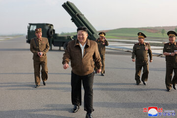 رهبر کره شمالی  از سامانه تسلیحاتی موشک‌های تاکتیکی بازدید کرد