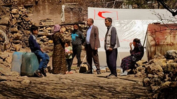هلال احمر آذربایجان غربی به یاری سیل‌زدگان پلدشتی شتافت