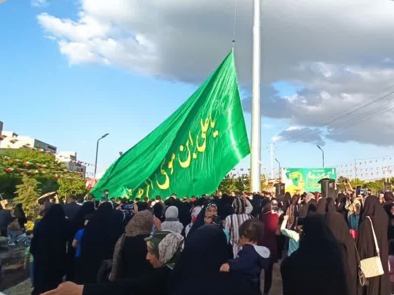 فیلم| اهتزاز پرچم علی ابن موسی الرضا(ع) در جوار مزار شهید گمنام همدان