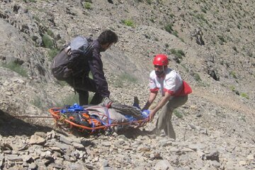 سه جوان گرفتار در کوه هلاکوخان اسکو نجات یافتند