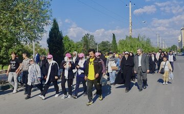 همایش پیاده روی خانوادگی در ارومیه برگزار شد