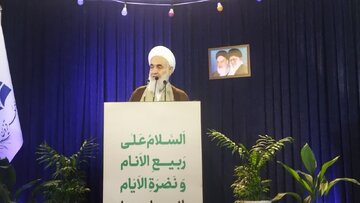 امام جمعه قزوین: فرزندآوری یک تکلیف الهی برای جوانان است