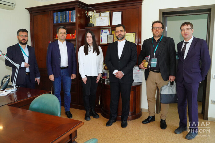 Der CEO von IRNA besucht die Nachrichtenagentur Tatar Inform