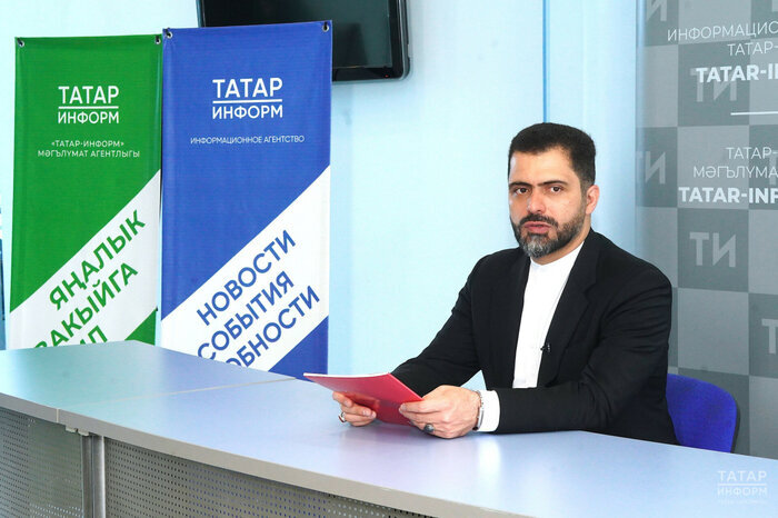 مدير وكالة ارنا یقوم بزيارة وكالة أنباء تتار إنفورم في قازان